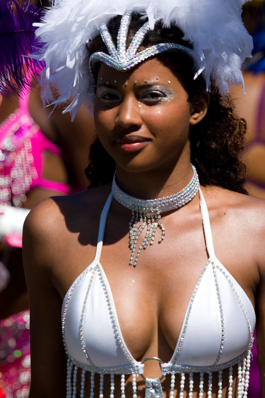 ISO 100; 1/800 sec at f / 5.6; 285 mm by 100.0-400.0 mm